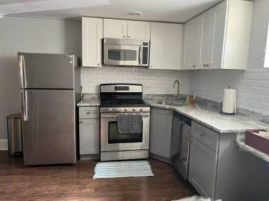 Main picture of 2949 W Peterson Ave