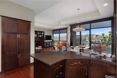 Main picture of 1018 Capitol Way S