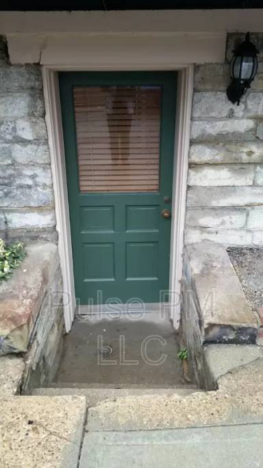 Main picture of 112 E 5th St