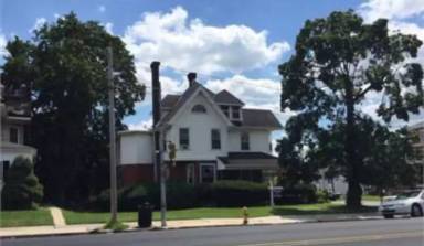 Main picture of 524 E Lincoln Hwy