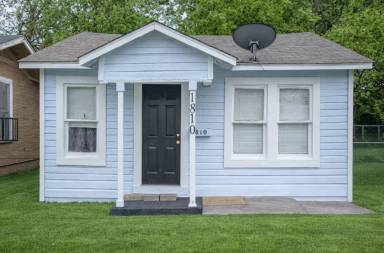 Main picture of 1810 Burnet St
