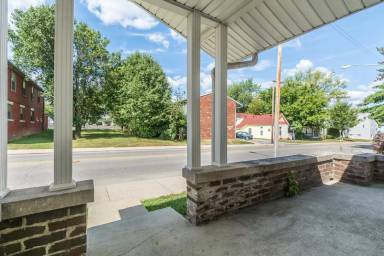 Main picture of 402 E 10th St