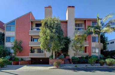 Main picture of 2323 S Bentley Ave