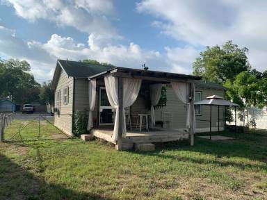 Main picture of 977 Pine St