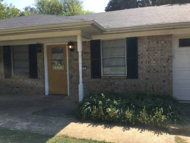Main picture of 208 Cheryl St