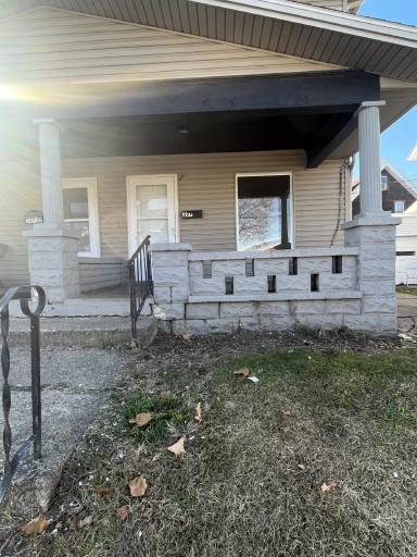 Main picture of 397 1/2 S Lawn Ave