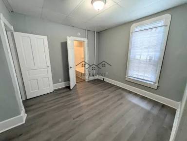 Main picture of 270 N Addison St