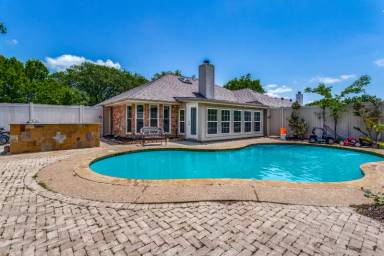 Main picture of 105 Douglas Dr