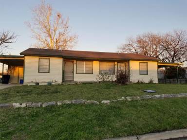 Main picture of 104 W Halstead Ave