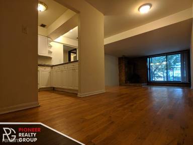 Main picture of 1220 N La Salle Dr