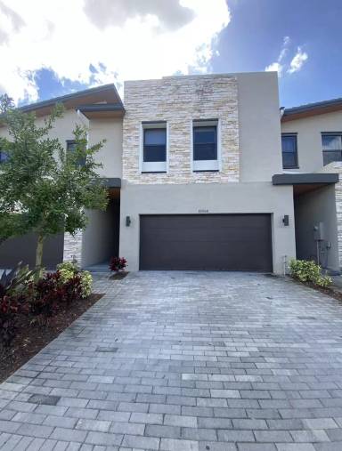 Main picture of 10597 NW 81st Ter