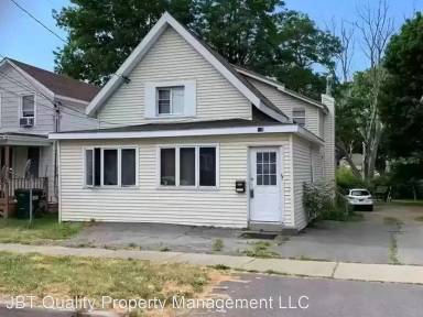 Main picture of 113 W Seneca St