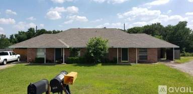 Main picture of 510 W Denison Cir