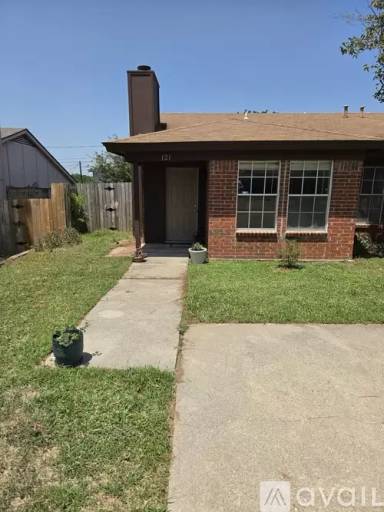 Main picture of 121 Oak Wood Ln