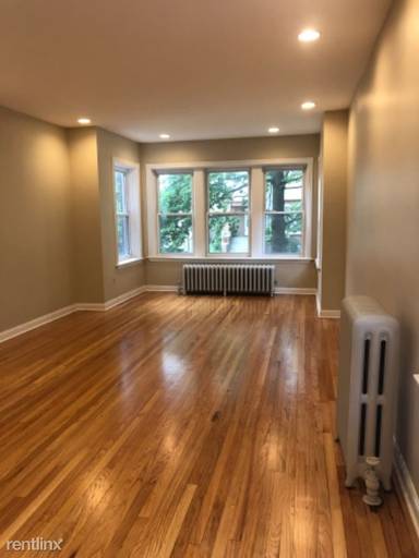 Main picture of 5728 N Maplewood Ave