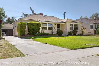 Main picture of 8923 Rathburn Ave