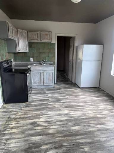Main picture of 301 E State St