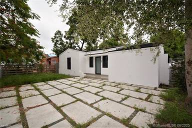 Main picture of 80 NE 50th St