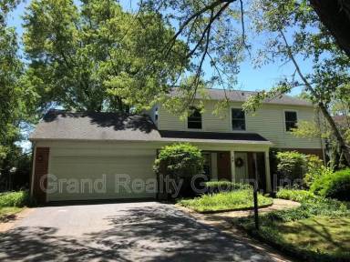 Main picture of 63 Marion Ave