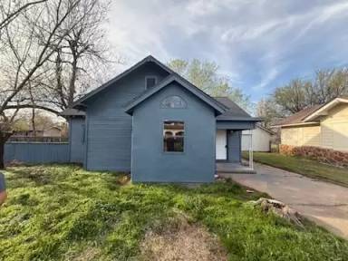 Main picture of 813 E Oak St