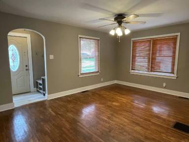 Main picture of 441 E Kellar Ln