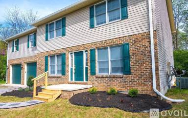 Main picture of 837 Queens Ct
