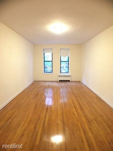 Main picture of 206 E 70th St