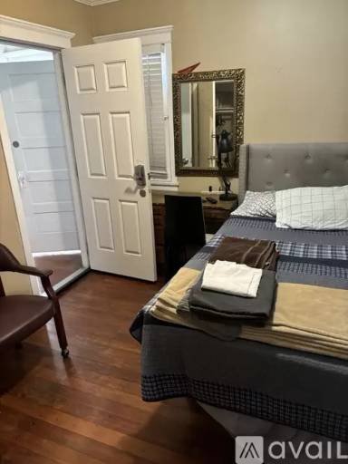 Main picture of 1157 W 30th St