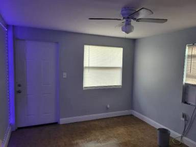 Main picture of 827 SE 12th Ave