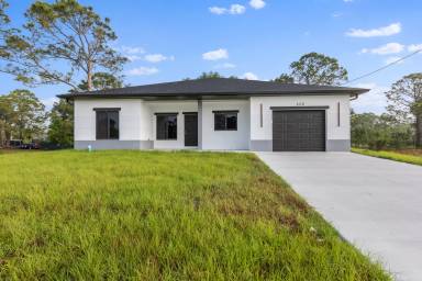 Main picture of 1115 Ectone St E