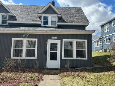 Main picture of 2952 Pierce St NE