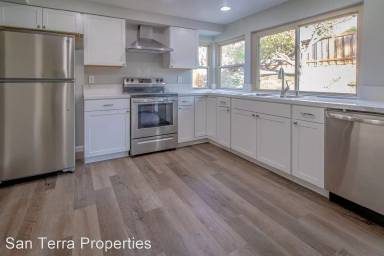 Main picture of 10613 Montego Dr