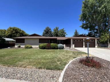 Main picture of 3920 N Kilarney Dr