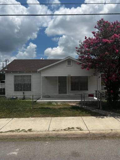 Main picture of 101 N Iowa Ave