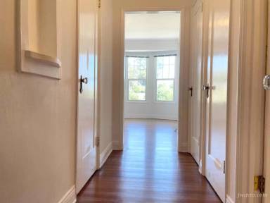 Main picture of 2 Scott Aly