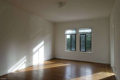 Main picture of 2453 Lombard St