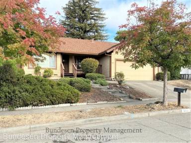 Main picture of 690 Montclair Dr