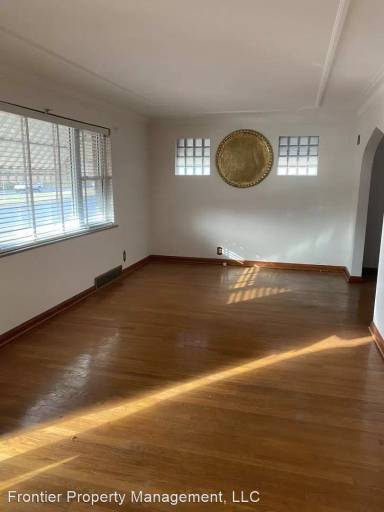 Main picture of 10211 Midland Blvd