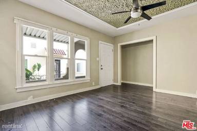 Main picture of 615 S Soto St