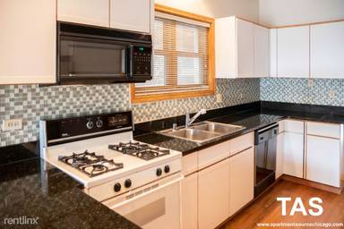 Main picture of 3713 N Janssen Ave