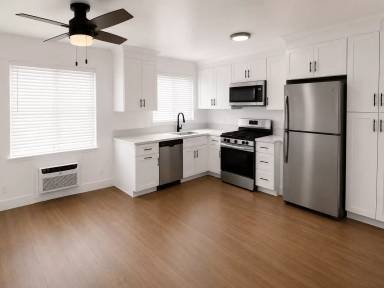 Main picture of 10635 Friar St