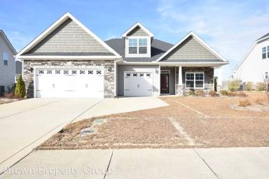 Main picture of 193 Stonebriar Ave