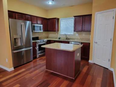 Main picture of 1404 Island Pl E