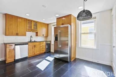Main picture of 30 Tuttle St
