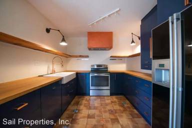 Main picture of 4045 E 3rd St