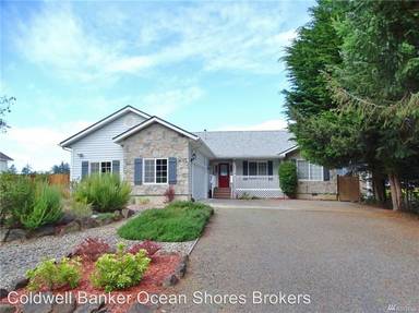 Main picture of 305 Lake View Loop NE