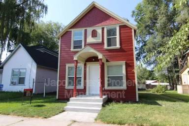 Main picture of 321 Lava St
