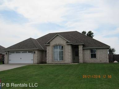 Main picture of 828 NW Hilltop Dr