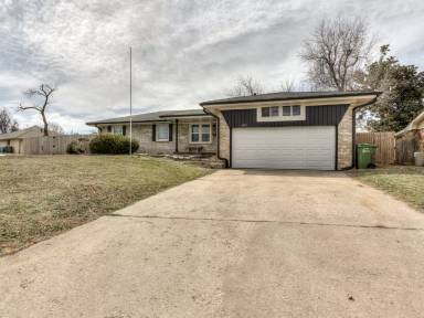 Main picture of 300 Yukon Ave