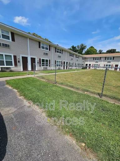 Main picture of 13 Hedge Ln